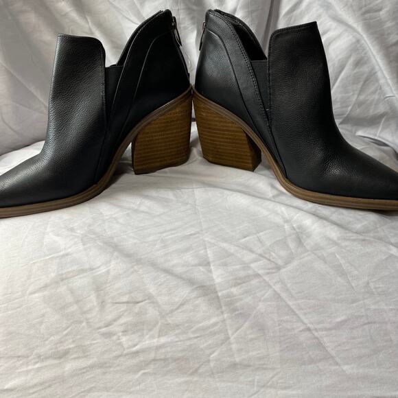 Vince Camuto Gradina Block Heel‎ Pointed Toe Bootie SZ 91/2 M Sleek Quiet Luxury - Picture 2 of 8